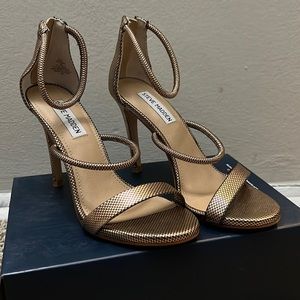 Steve Madden Sandals high Heels 7.0 size, Bronze Color, back zipper.